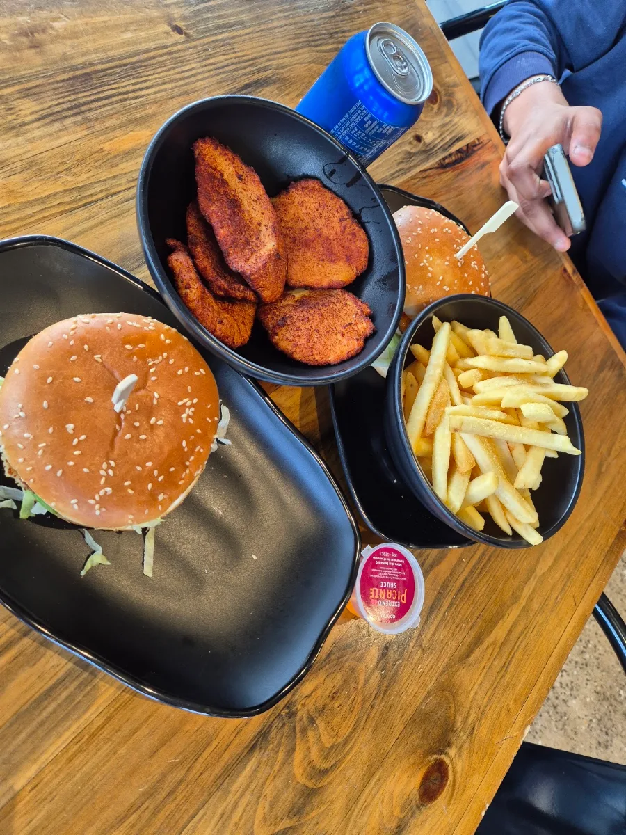 Food & drink, Oporto Tarneit Drive Thru
