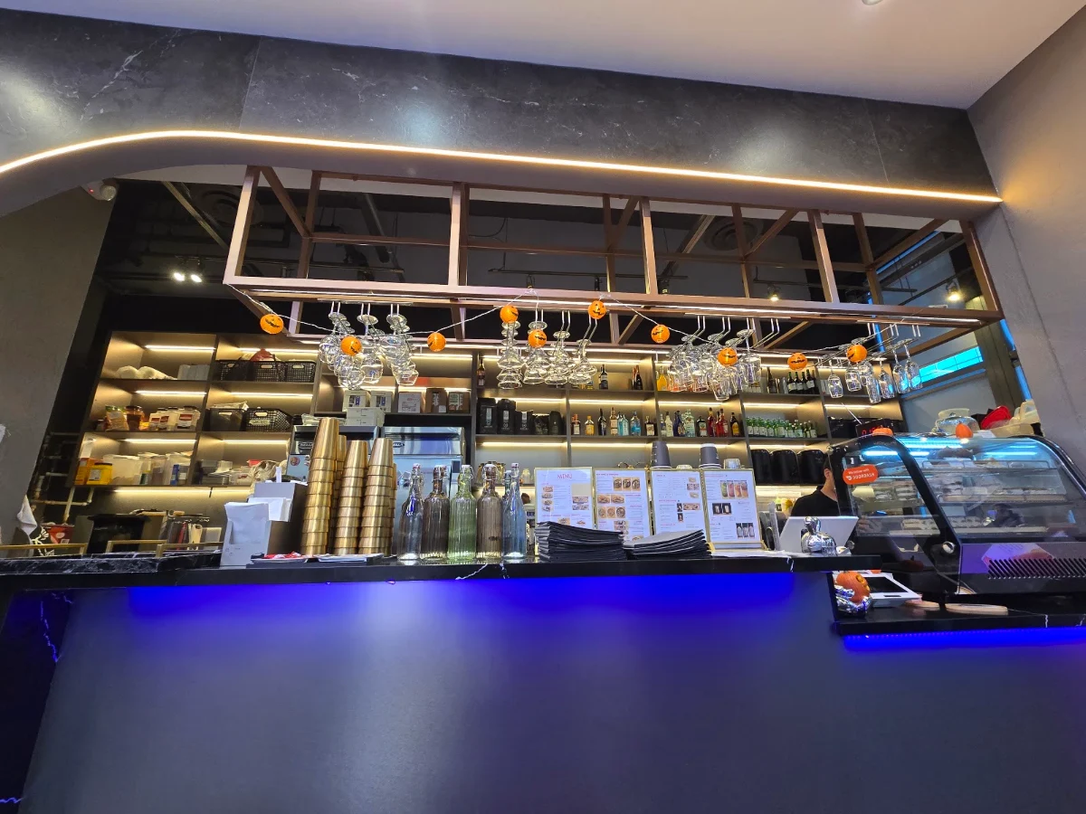 Vibe, Twilight Cafe & Bar (North York)