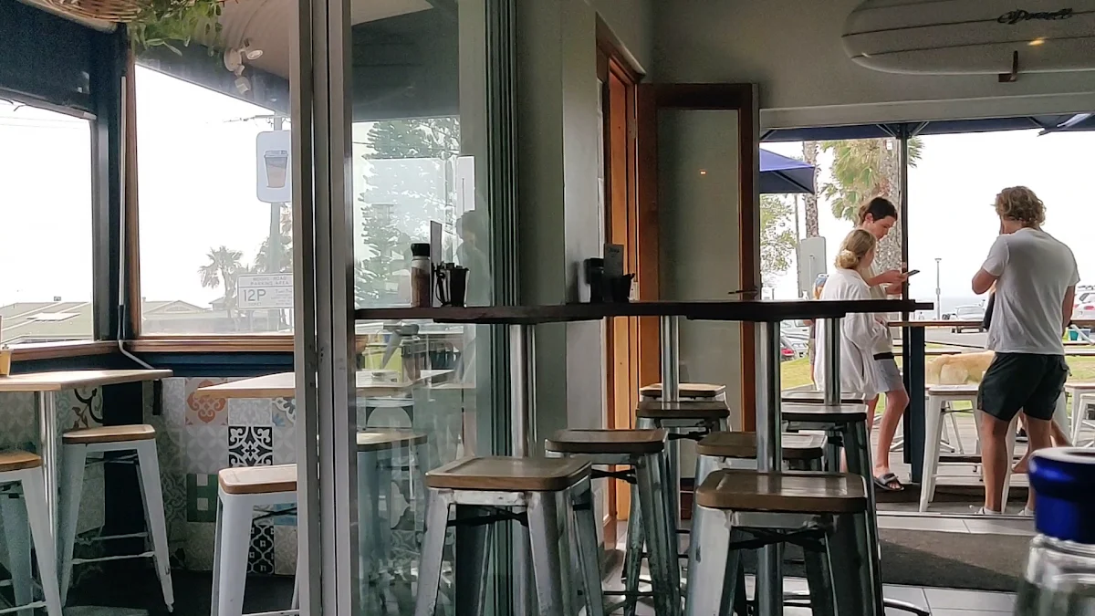 Vibe, Shaka Cafe
