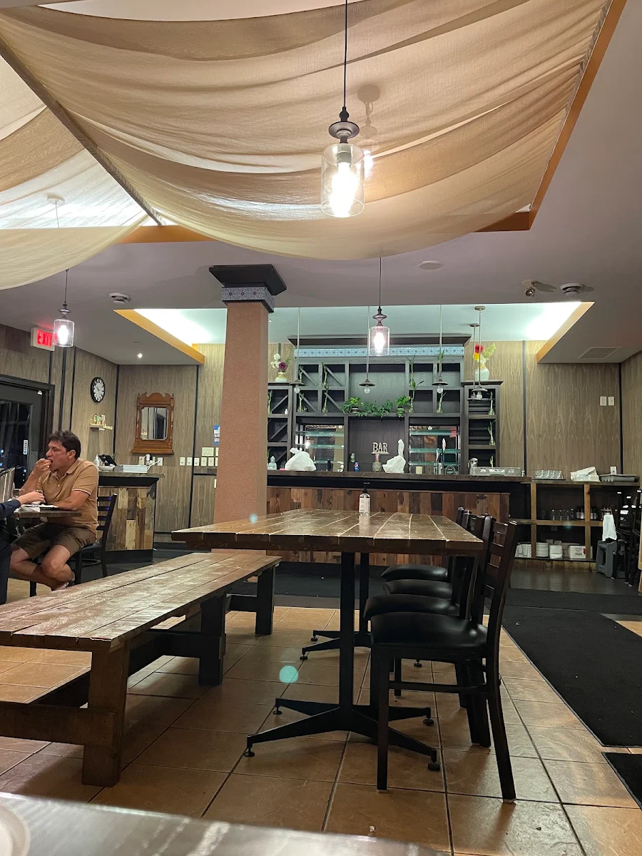 Vibe, Inchin's Indian Kitchen