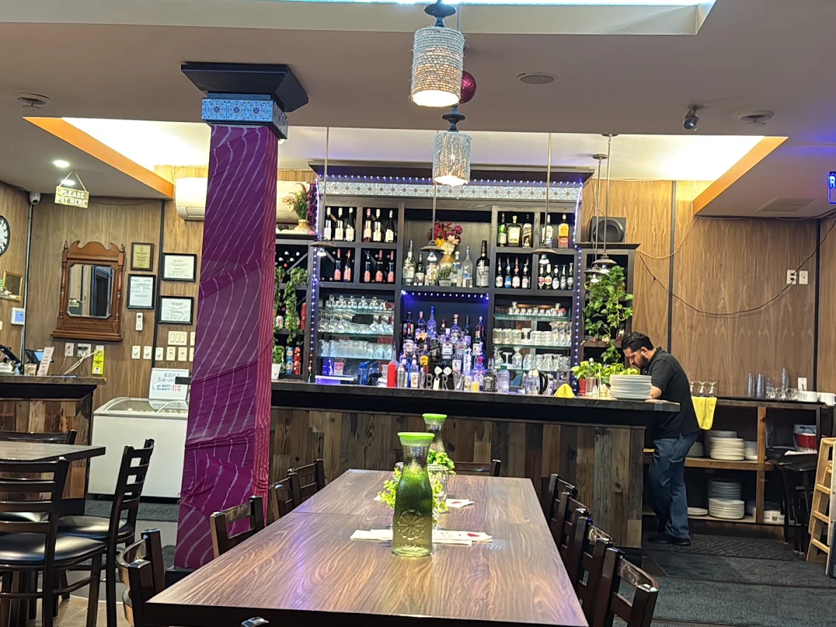 Vibe, Inchin's Indian Kitchen