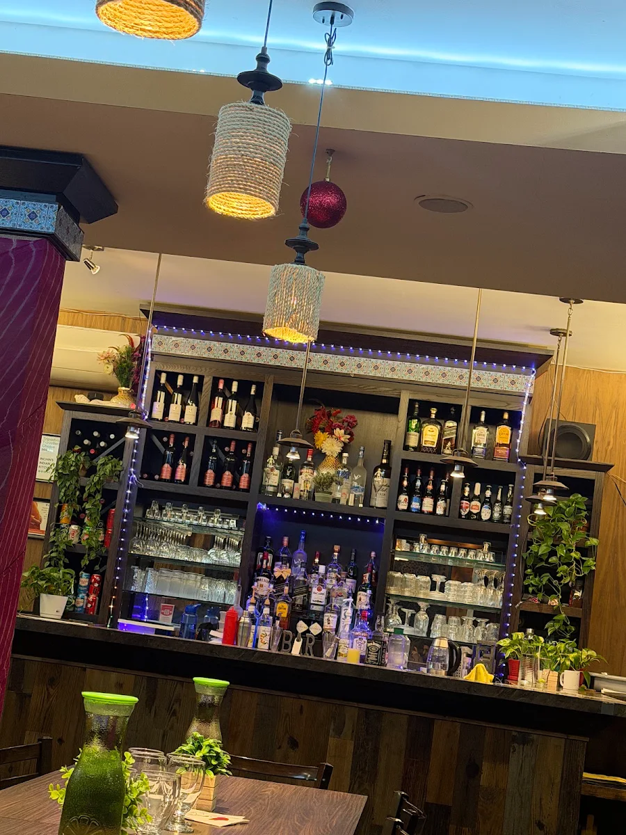 Vibe, Inchin's Indian Kitchen