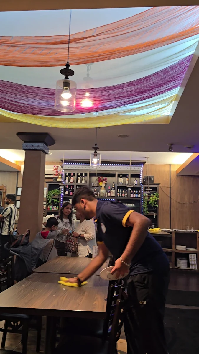 Vibe, Inchin's Indian Kitchen