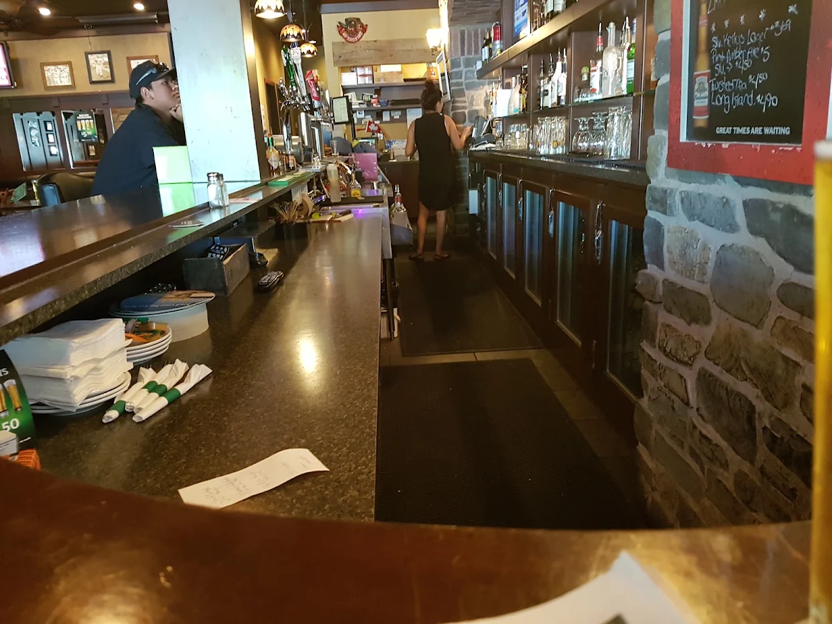 Vibe, Kelly's Pub
