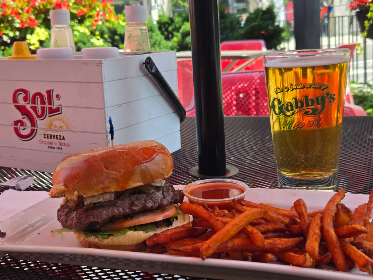 Food & drink, Gabby's - Isabella Hotel