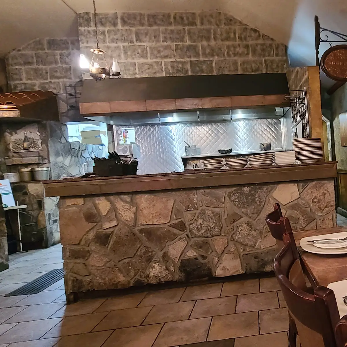Vibe, Ristorante Avanti