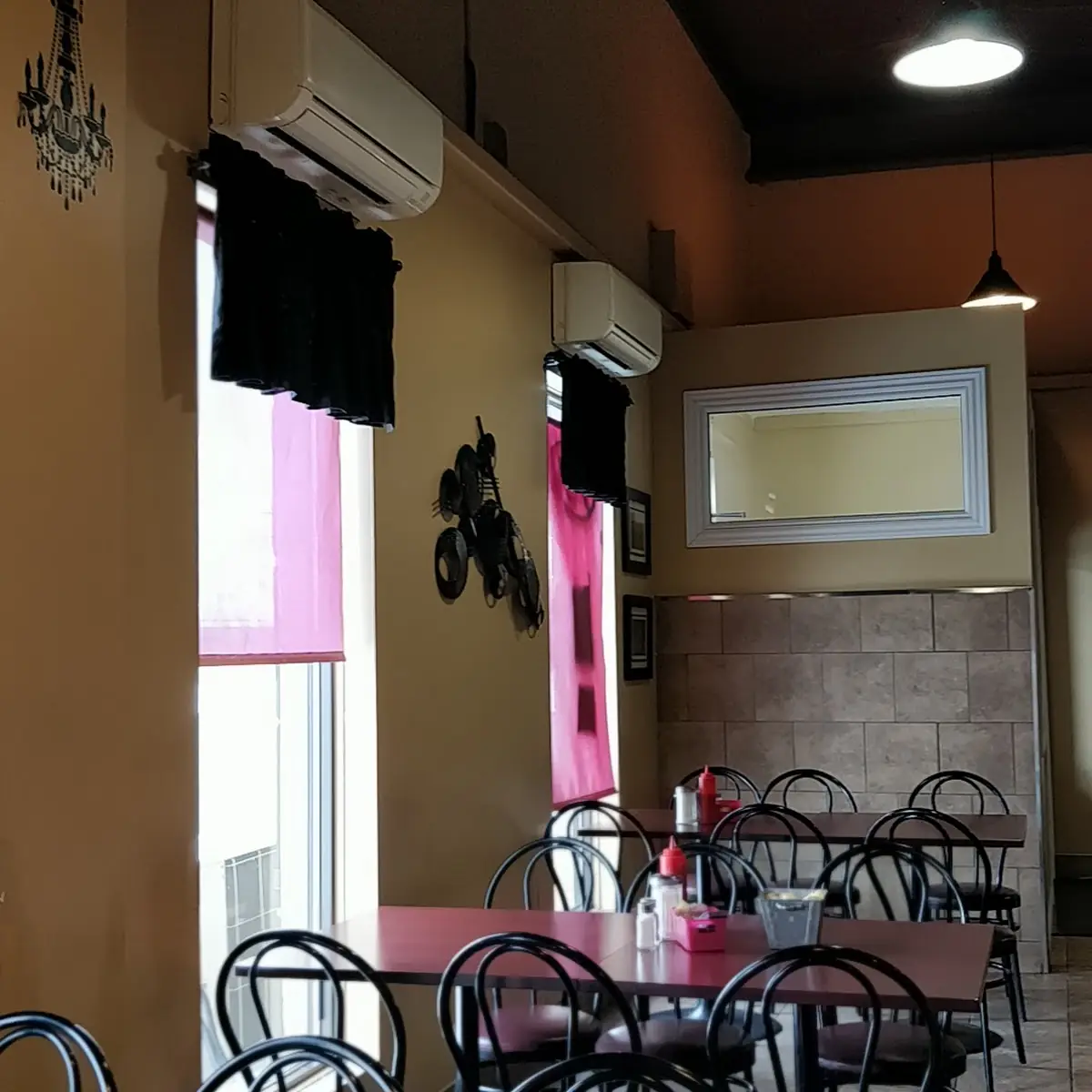 Vibe, Mama Sue's Diner Inc