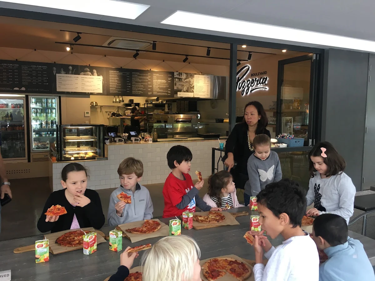 Vibe, Boulevard Pizzeria