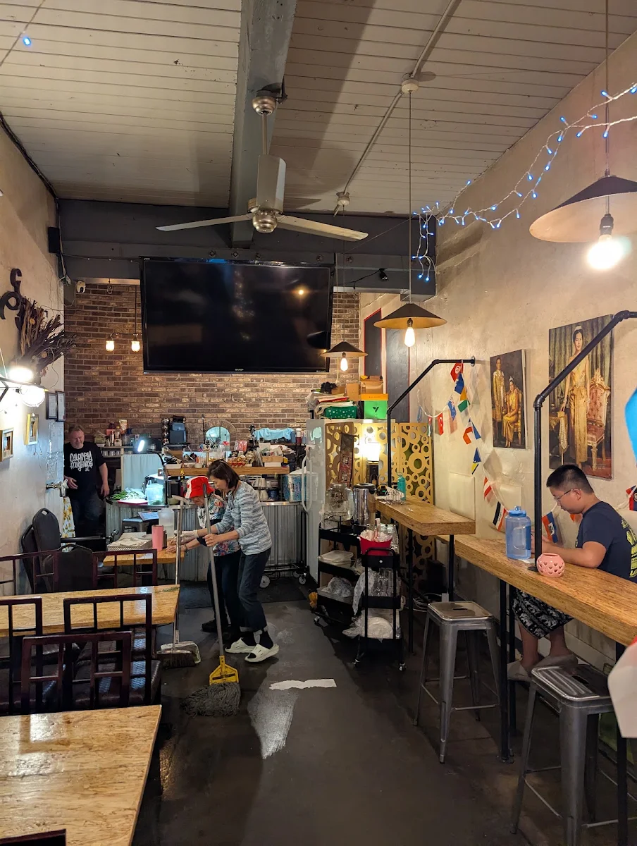 Vibe, Thai Town Restaurant
