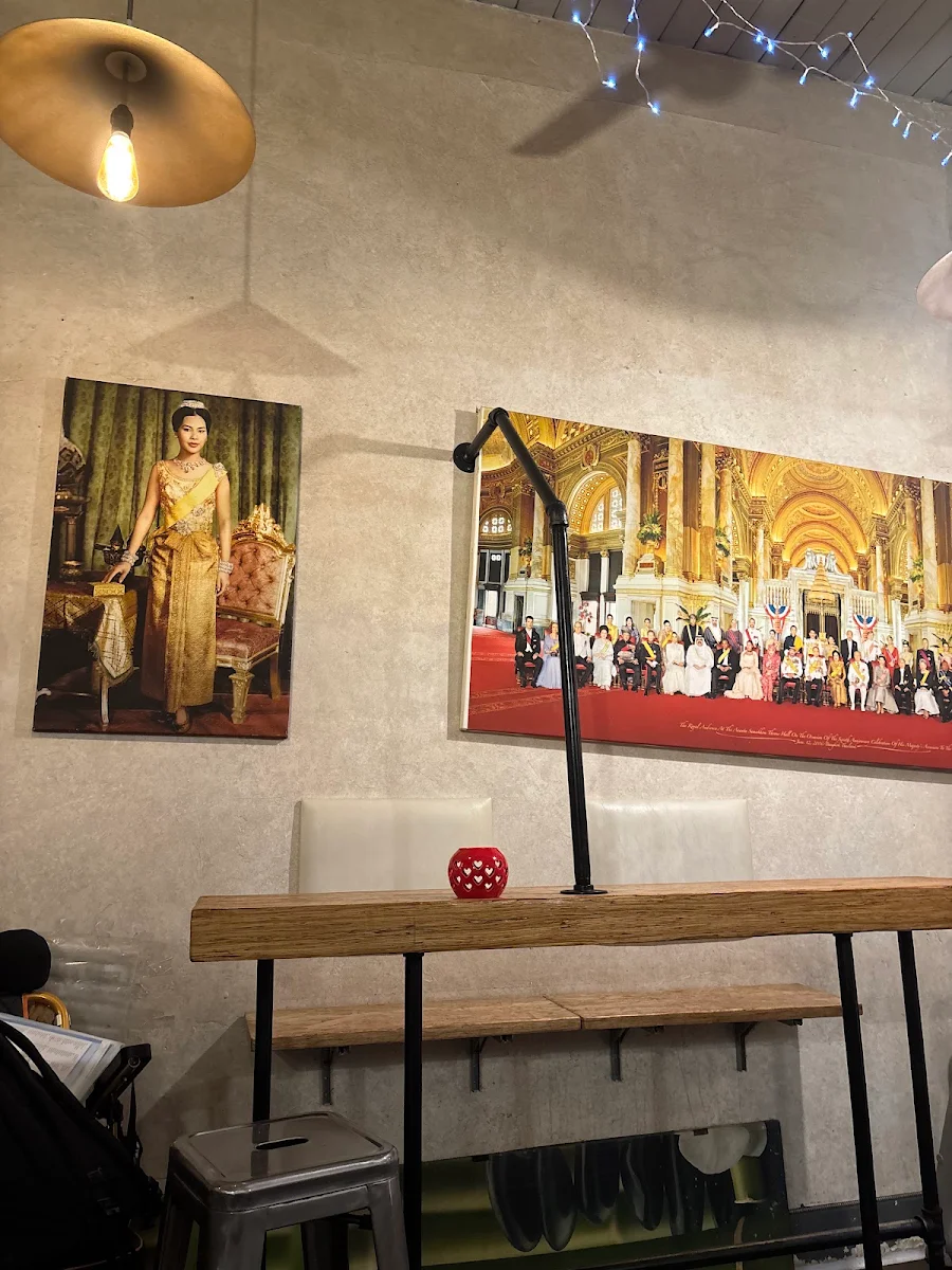 Vibe, Thai Town Restaurant