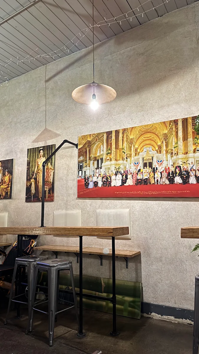 Vibe, Thai Town Restaurant