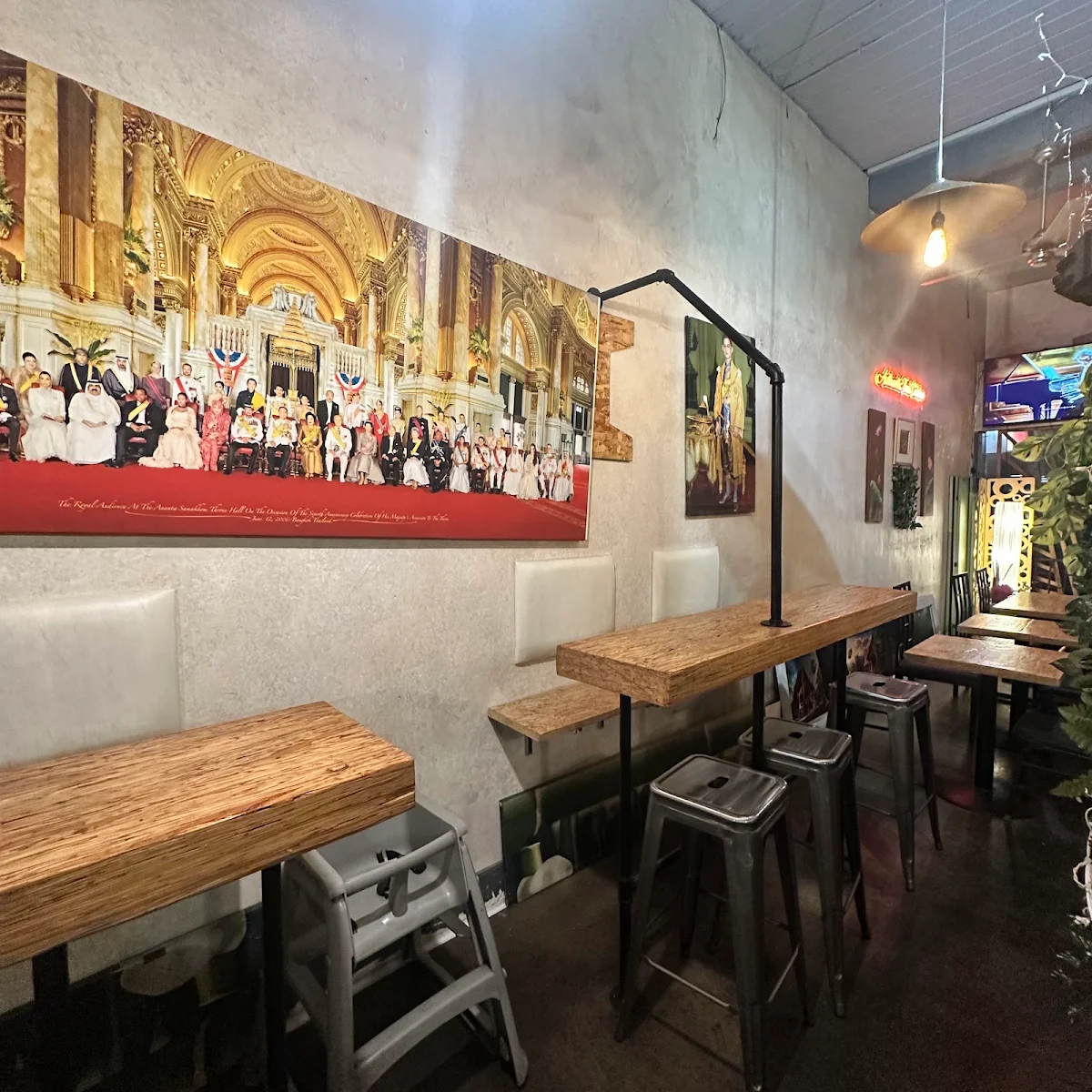 Vibe, Thai Town Restaurant