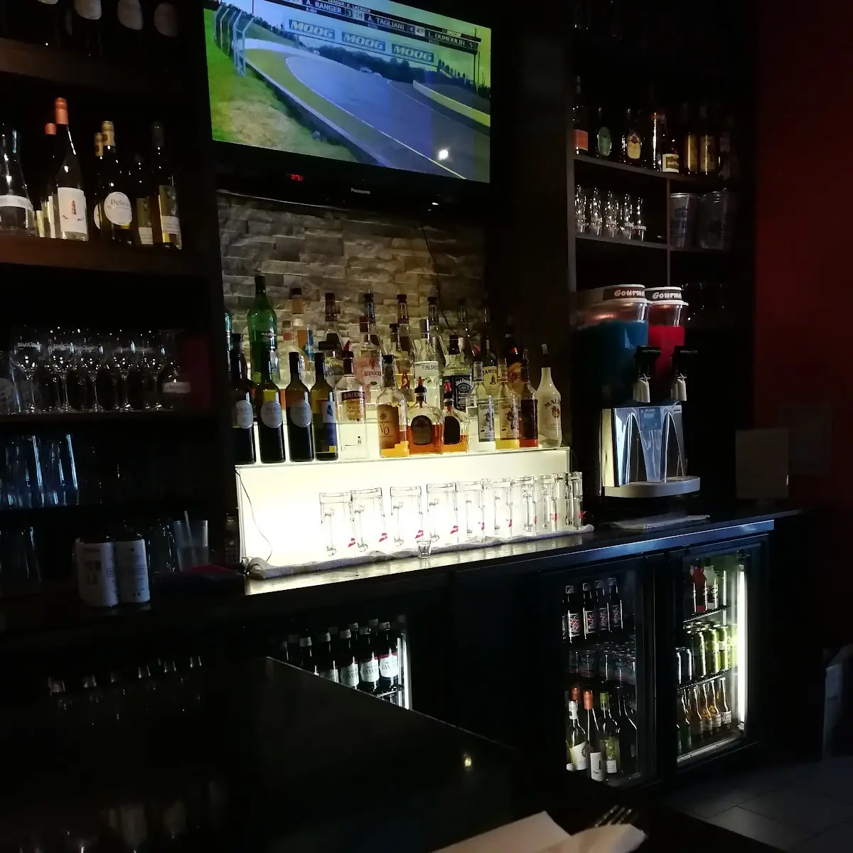 Vibe, Gilligan's Fire Grill Amherstburg