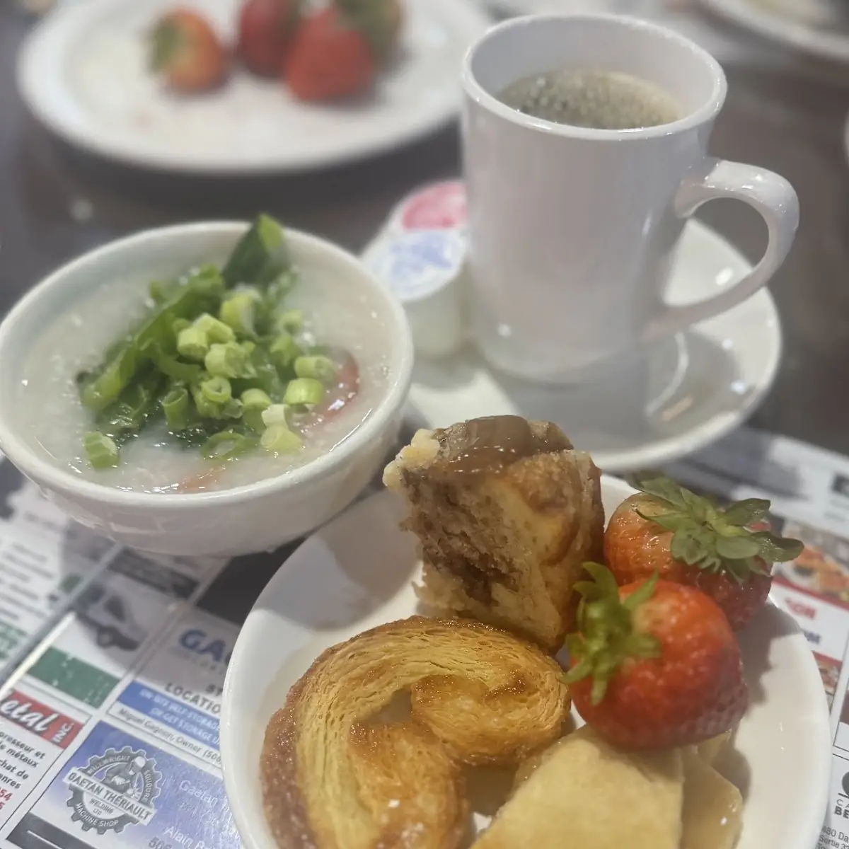 Food & drink, Maple Leaf Queen's Buffet