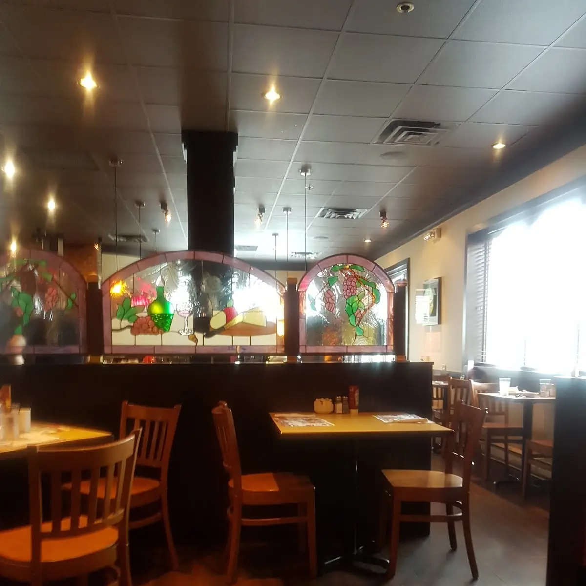 Vibe, Maple Leaf Queen's Buffet