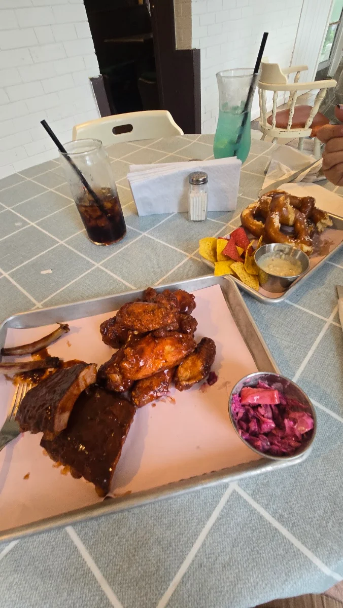 Food & drink, Bala Bay Inn