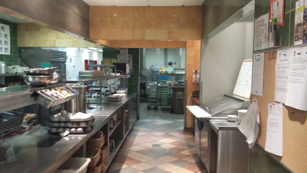 Vibe, Rôtisserie St-Hubert