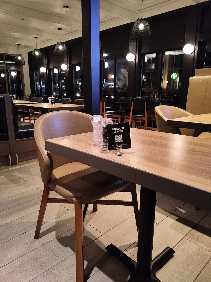 Vibe, Rôtisserie St-Hubert