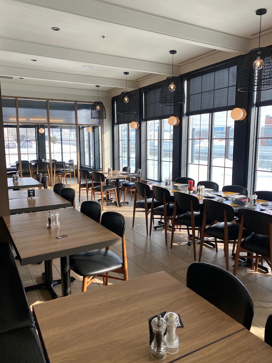 Vibe, Rôtisserie St-Hubert