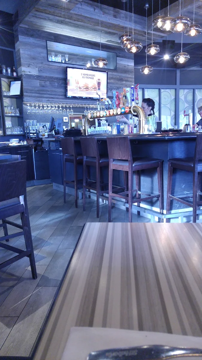 Vibe, Rôtisserie St-Hubert