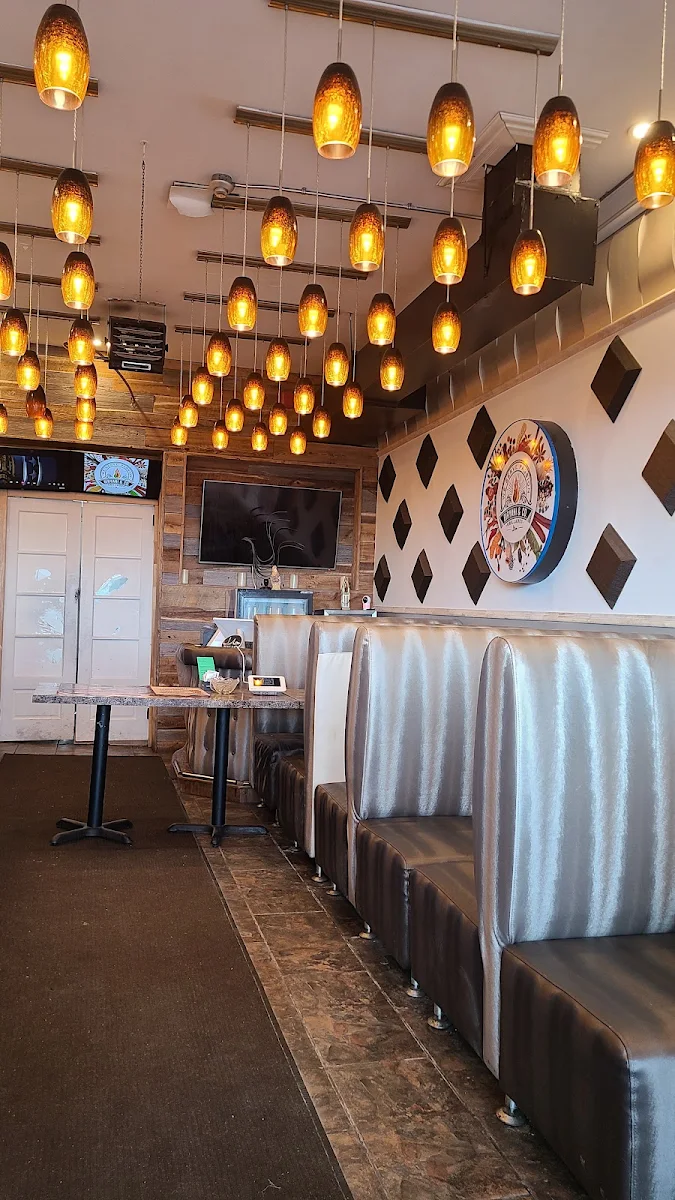 Vibe, Biryani & Co | Restaurant & rotisserie halal, pakistanais et indien à Montréal, Cartierville