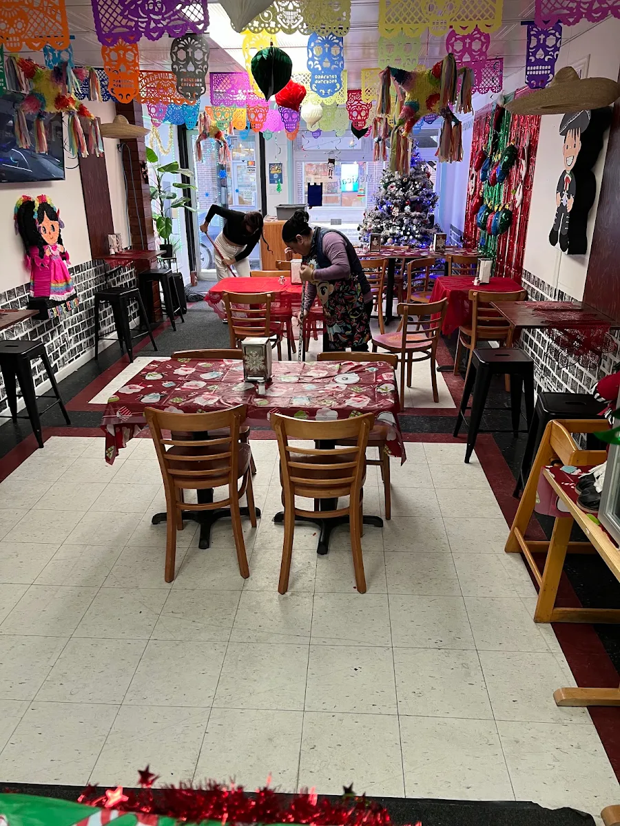 Vibe, Las Chilanguitas Restaurant