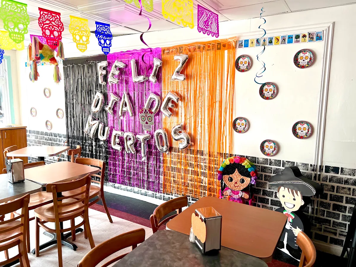 Vibe, Las Chilanguitas Restaurant