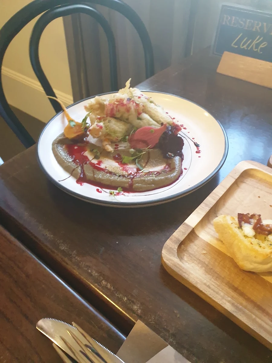 Food & drink, Central Hotel