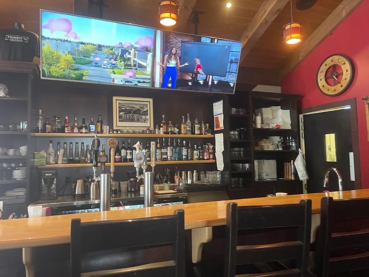 Vibe, Moody's Bar and Grill