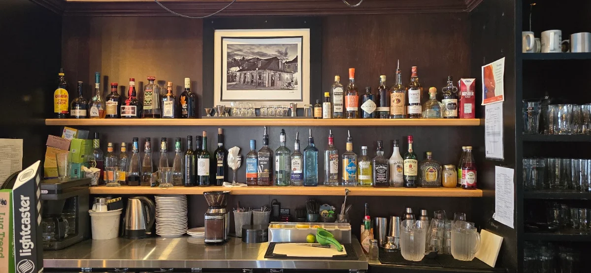 Vibe, Moody's Bar and Grill