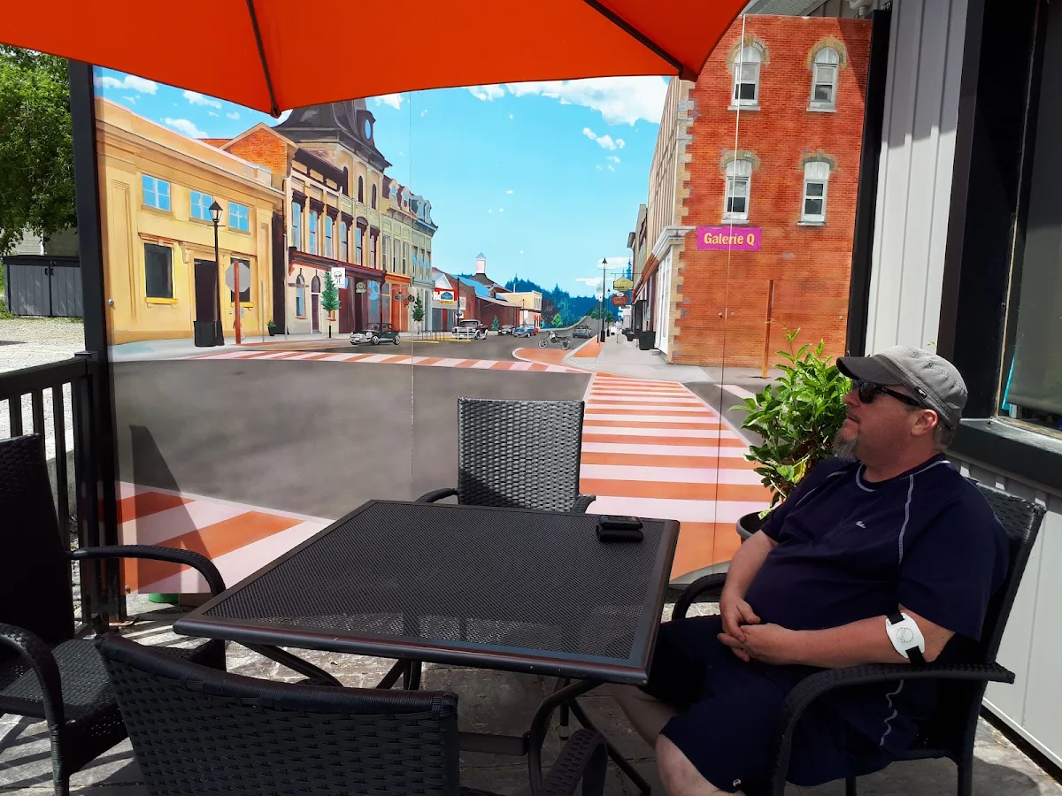 Vibe, Moody's Bar and Grill