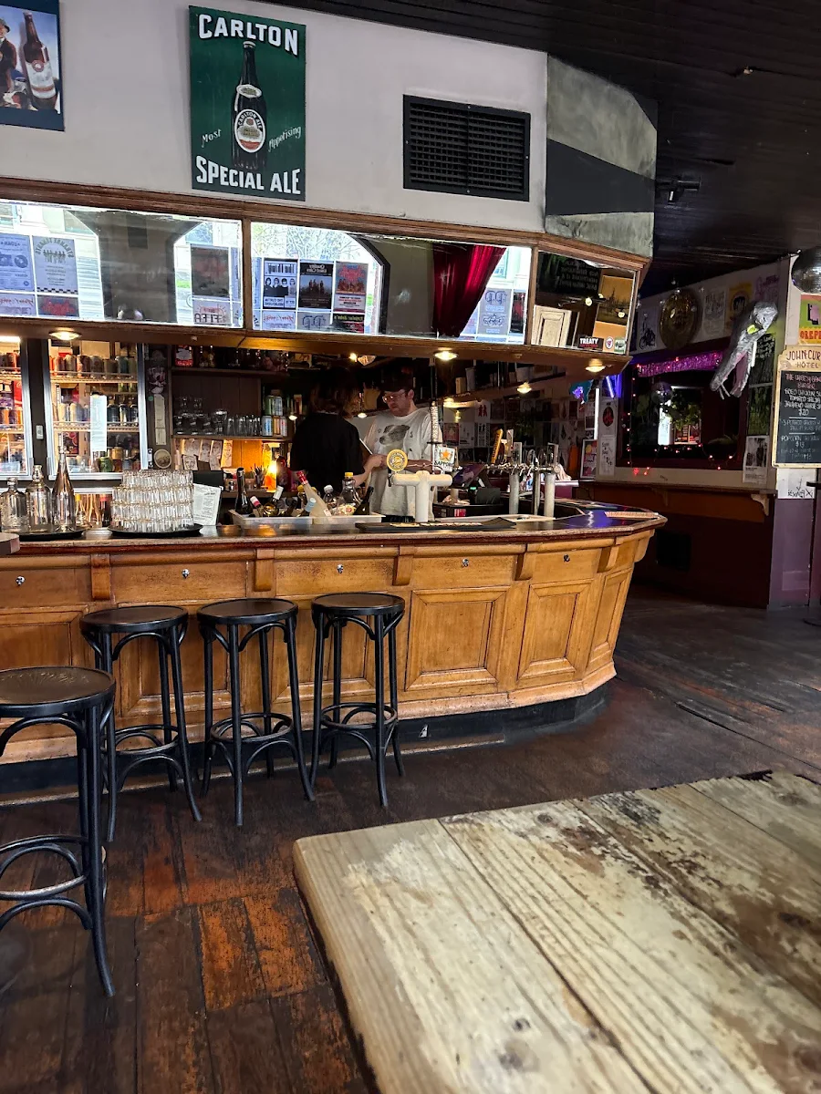 Vibe, THE CURTIN (John Curtin hotel)