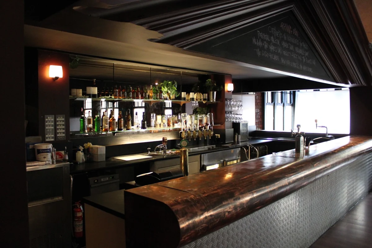 Vibe, THE CURTIN (John Curtin hotel)