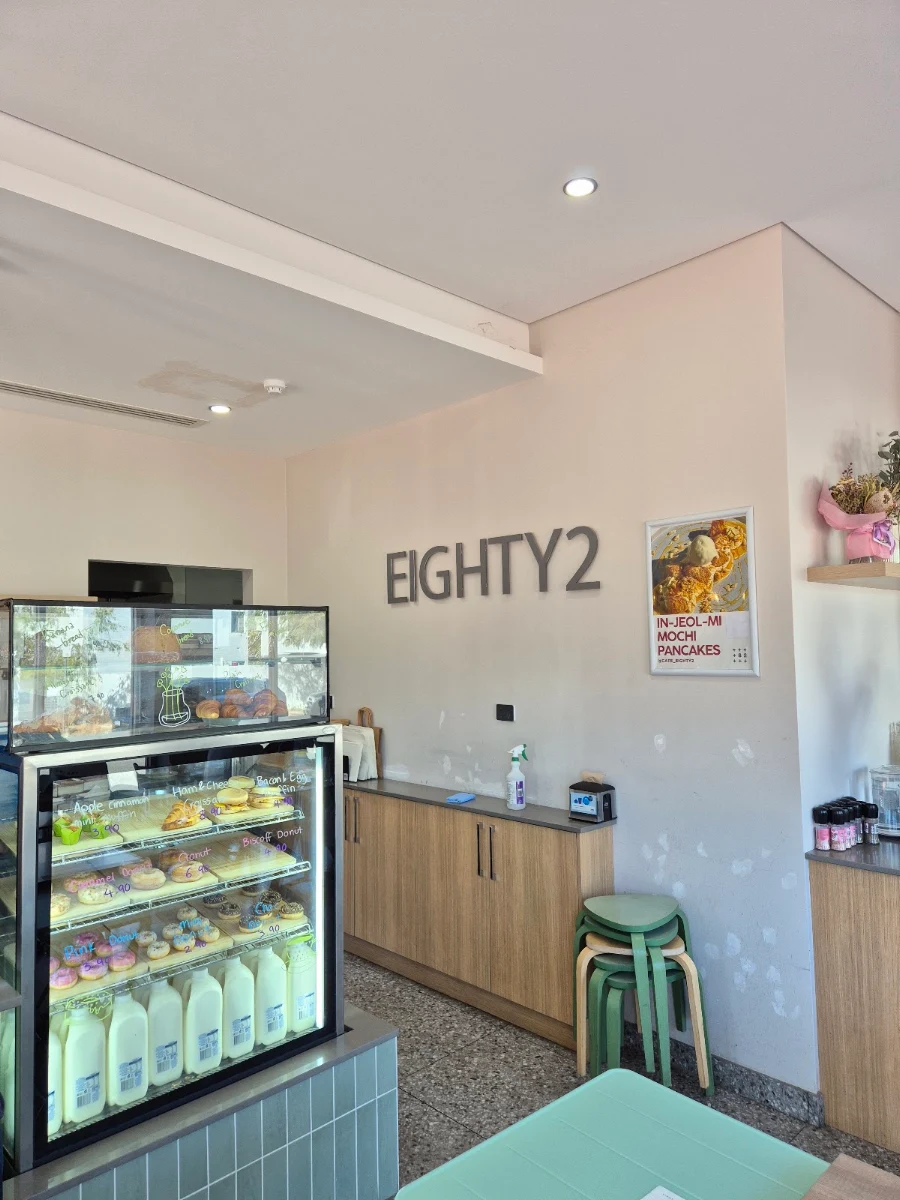 Vibe, Cafe Eighty2