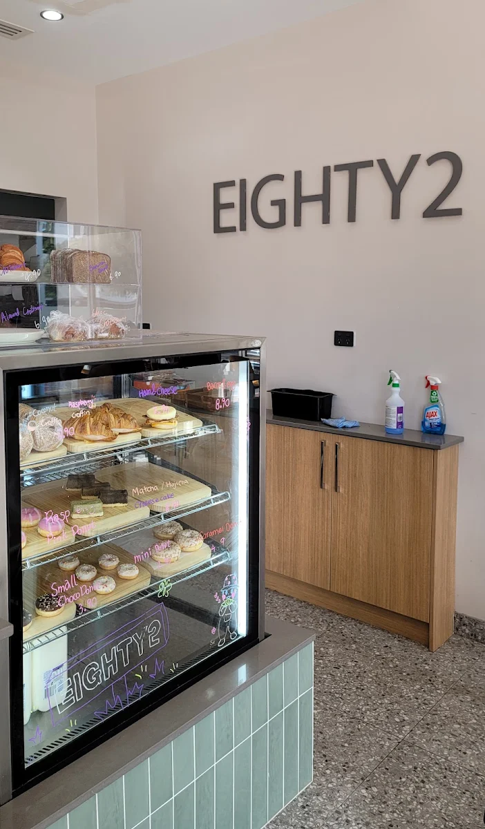 Vibe, Cafe Eighty2