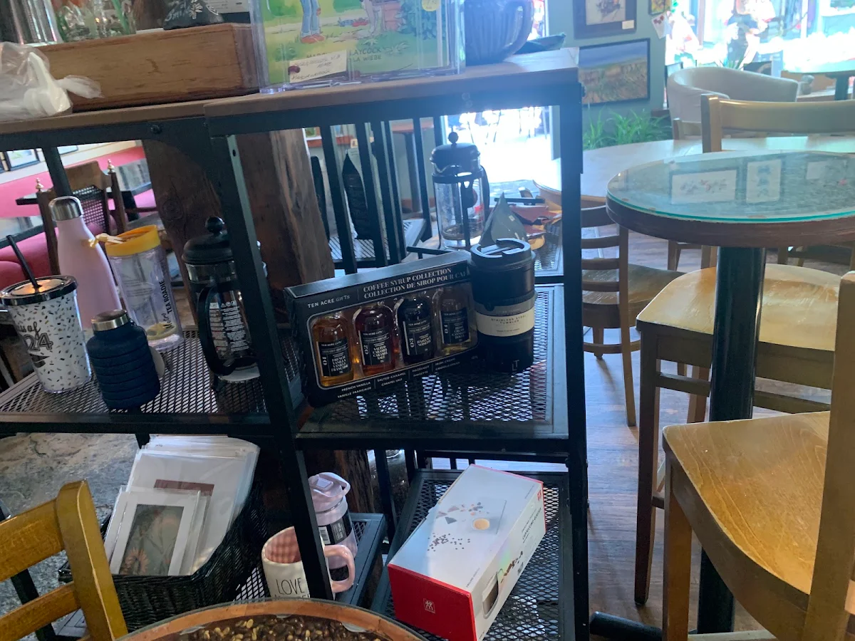Vibe, Colossi's Coffee House