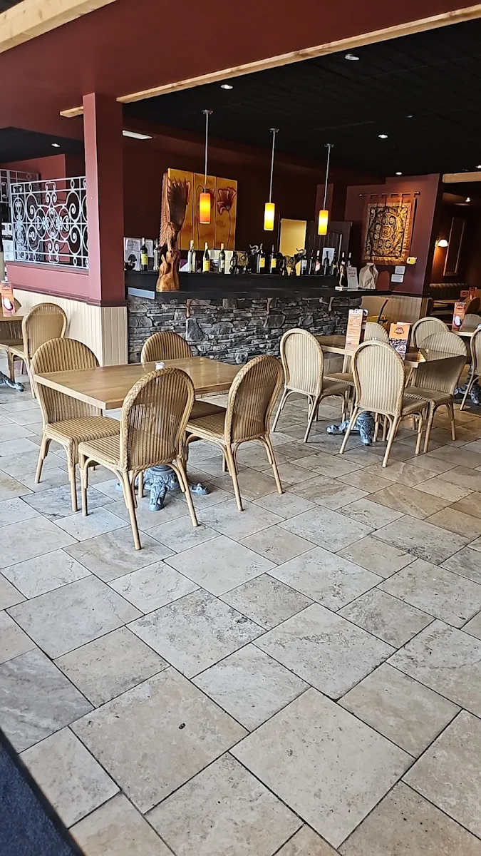 Vibe, Spice Hut Indian Cuisine.