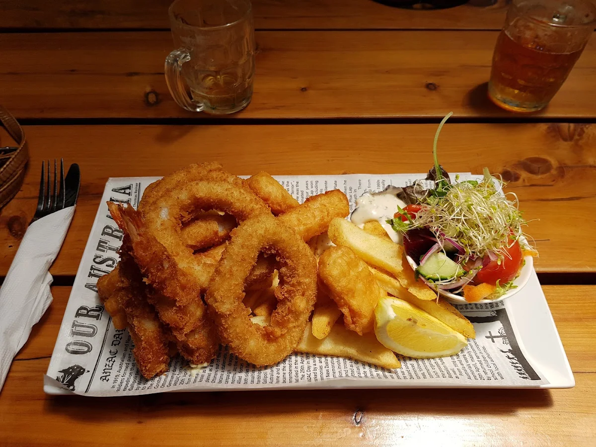 Food & drink, Tatong Tavern est. 1884