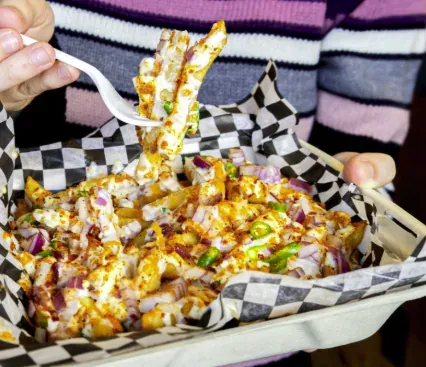 Food & drink, Mac N' Wings