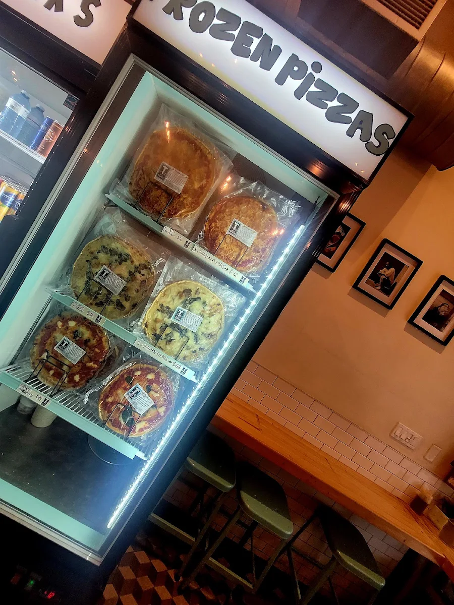 Vibe, Salt & Tobacco Pizzeria