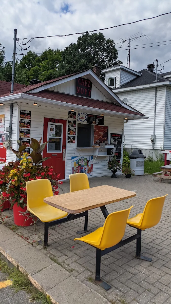 Vibe, Dumont Snack-Bar