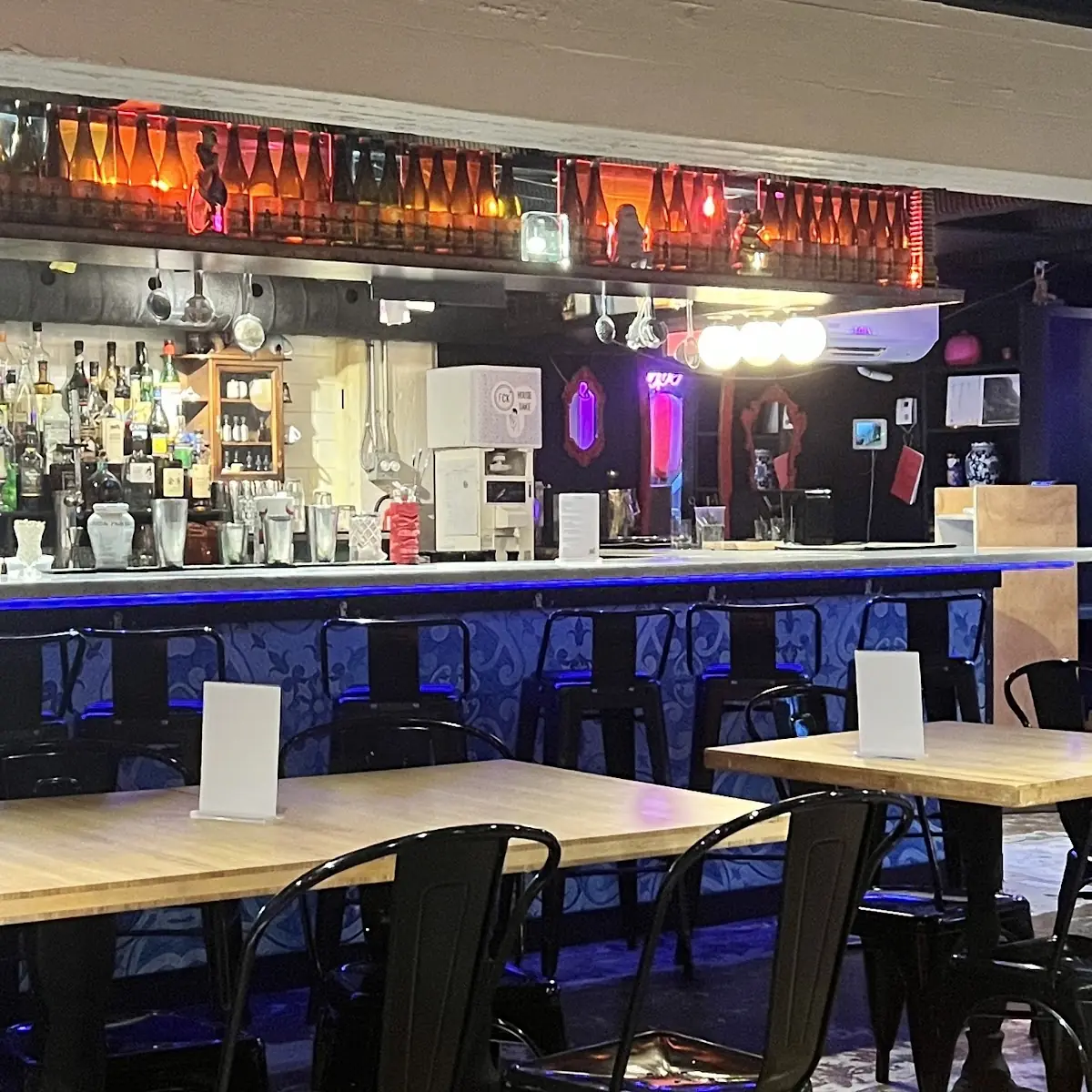 Vibe, Funky Chow Kitchen