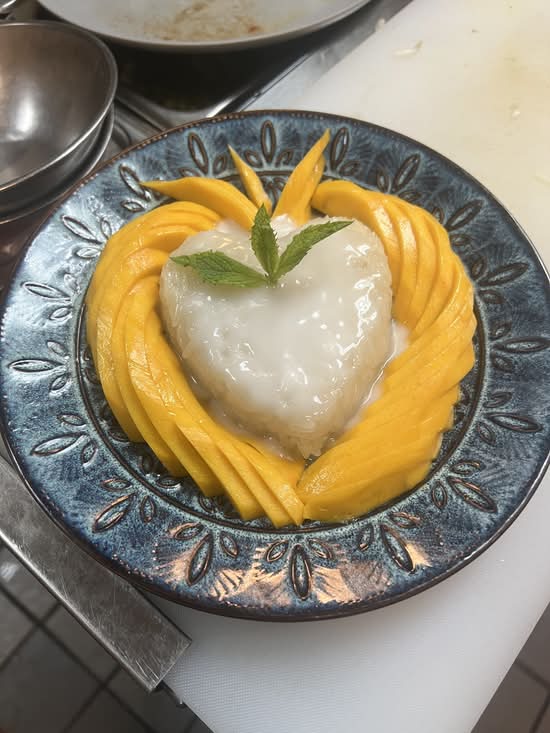 Sweet Rice with Fresh Mango