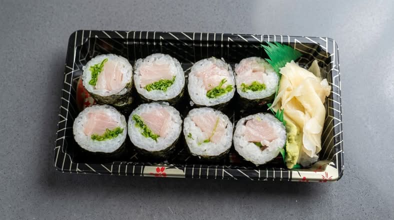 Yellowtail Scallion Roll