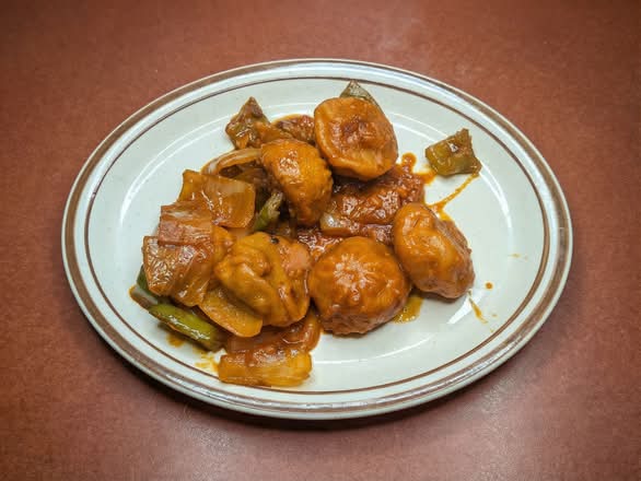 CHILLI CHICKEN MOMO’S