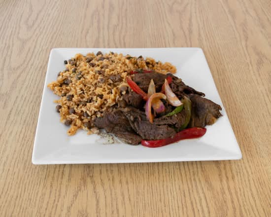 Steak with Onions / Bistec Encebollado