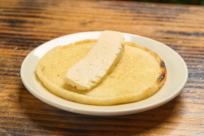 Corn Cake w/Cheese - Arepa c/ Queso