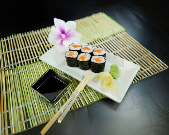 Salmon Roll ✦