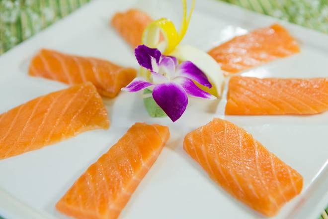 Salmon Sashimi ✦