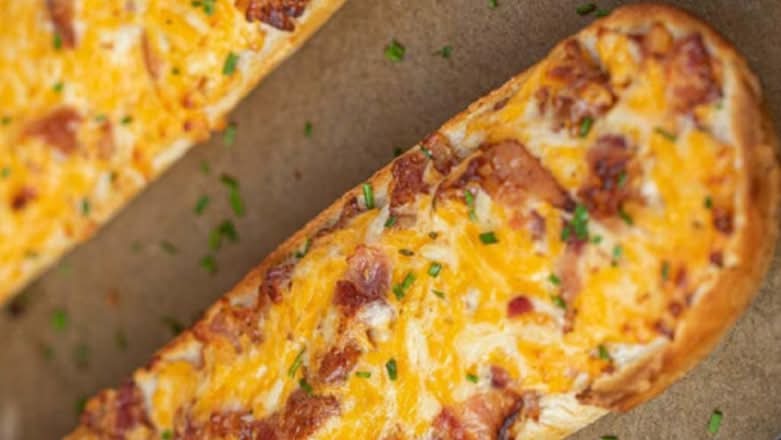 Garlic Cheese Bread  With Bacon( 12 "Bread)